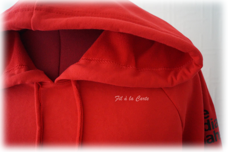 Sweat rouge flexé homme2