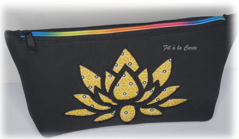 Trousse fleur lotus cuir2