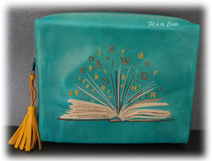 Trousse livre et marque page2