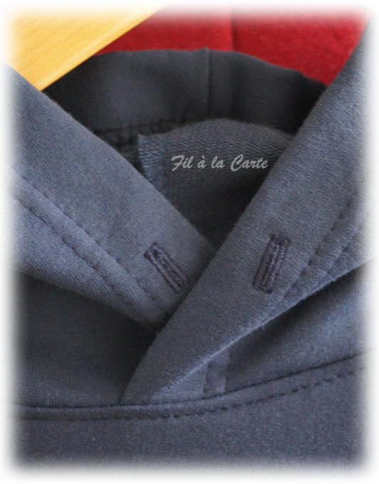 Sweat bleu marine capuche 170 cm2