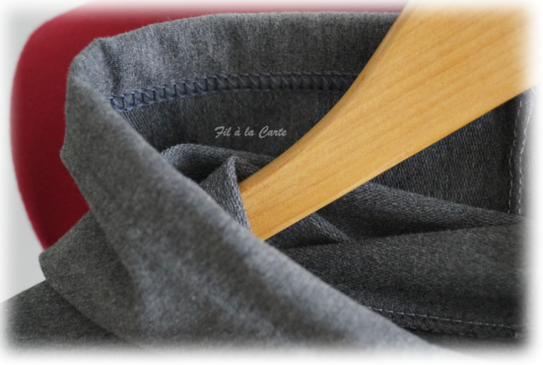 Sweat gris capuche 158 cm2