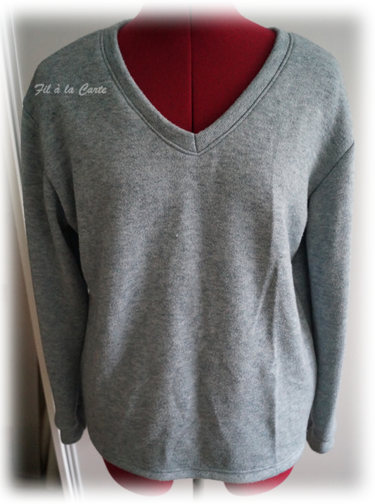 Pull col V bleu